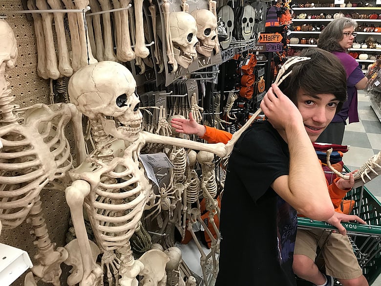 Skeleton wants to be friends