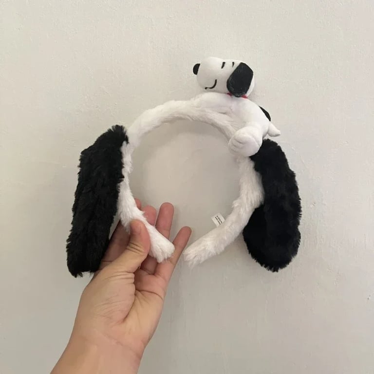 Cartoon Cute Snoopy Hair Accessories Headband Plush Toy Doll - Soft, Adjustable, Versatile, and Great Gift Idea for Cosplay and Everyday Wear - Cute Snoopy Design, High-Quality Plush Material, Lightweight and Comfortable - Perfect for Fans of the Beloved Character
