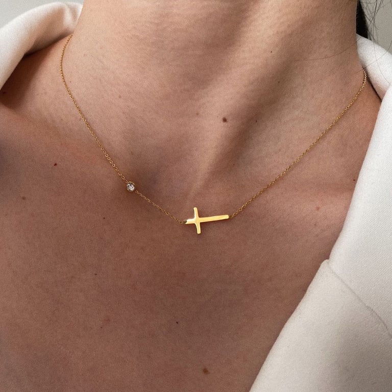 Vintage Gold Cross Necklace for Women - 316L Stainless Steel, Adjustable Length, Hypoallergenic, Great Gift Idea for Special Occasions - Classic and Elegant Design, Durable and Tarnish-Resistant Jewelry for Sensitive Skin, Perfect for Everyday Wear and Parties