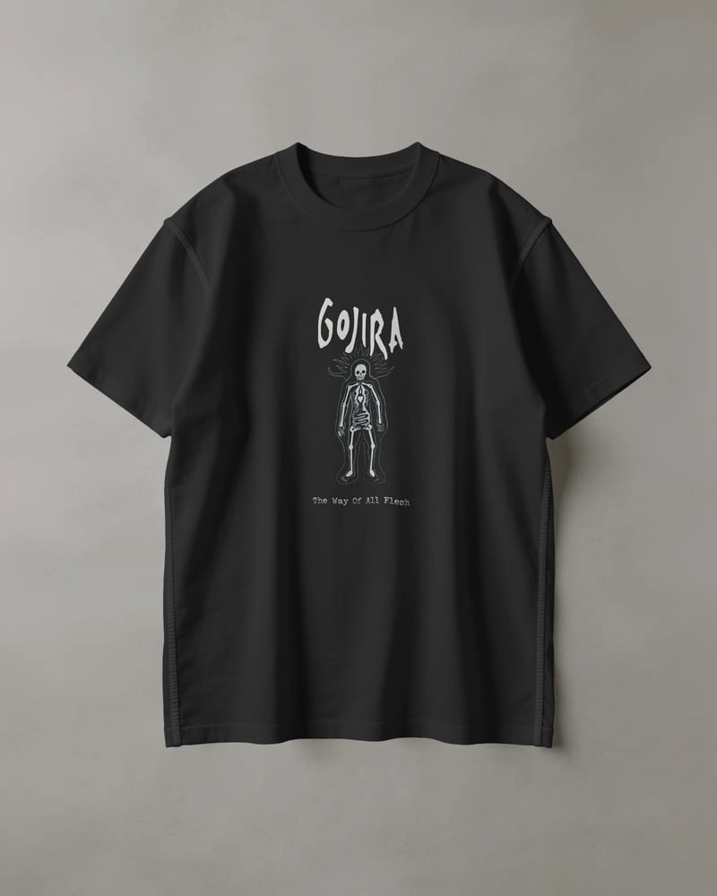 Siyah regular tişört üzerinde Gojira baskısı, fotoğraf 1/3