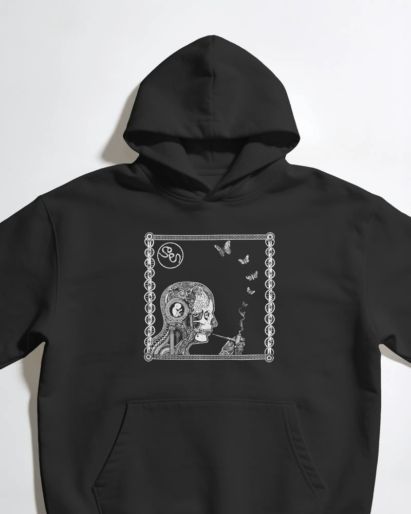 Siyah oversize kapüşonlu sweatshirt üzerinde Soen baskısı, gotik tarzı, fotoğraf 1/3