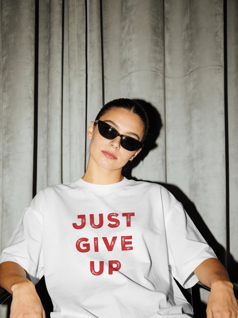 Just Give Up Unisex Beyaz Tişört