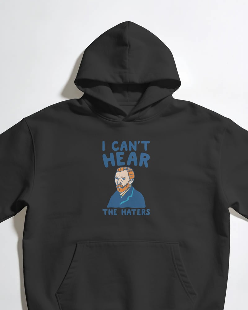 Siyah oversize kapüşonlu sweatshirt üzerinde Van Gogh I Can't Hear the Haters baskısı, karikatür tarzı, fotoğraf 1/3