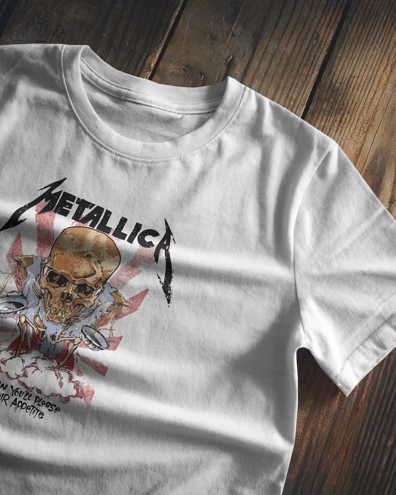 Beyaz regular tişört üzerinde Metallica baskısı, vintage tarzı, kafatası figürlü, fotoğraf 1/3