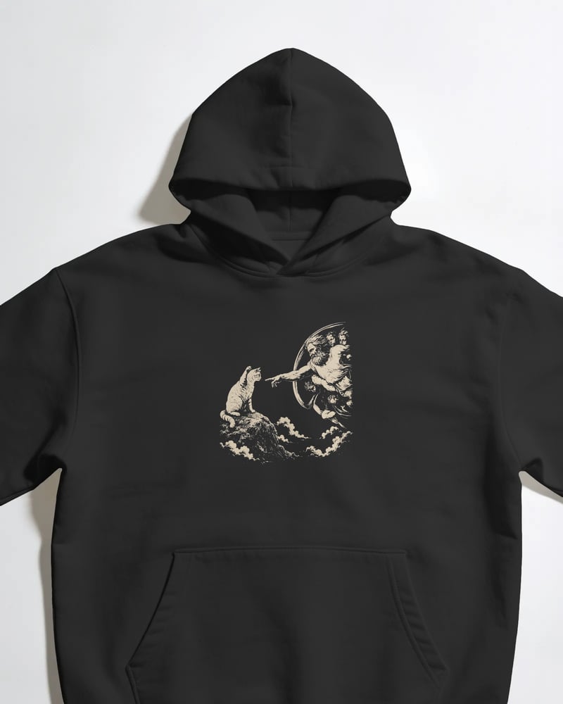Siyah oversize kapüşonlu sweatshirt üzerinde No Creation baskısı, kedi figürlü, fotoğraf 1/3