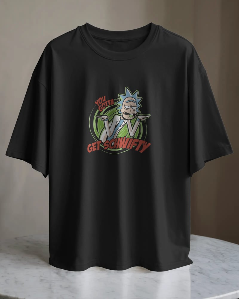 Siyah regular tişört üzerinde Rick and Morty Get Schwifty baskısı, fotoğraf 1/3