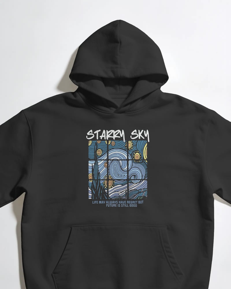 Siyah oversize kapüşonlu sweatshirt üzerinde Van Gogh Starry Night baskısı, vintage tarzı, fotoğraf 1/3