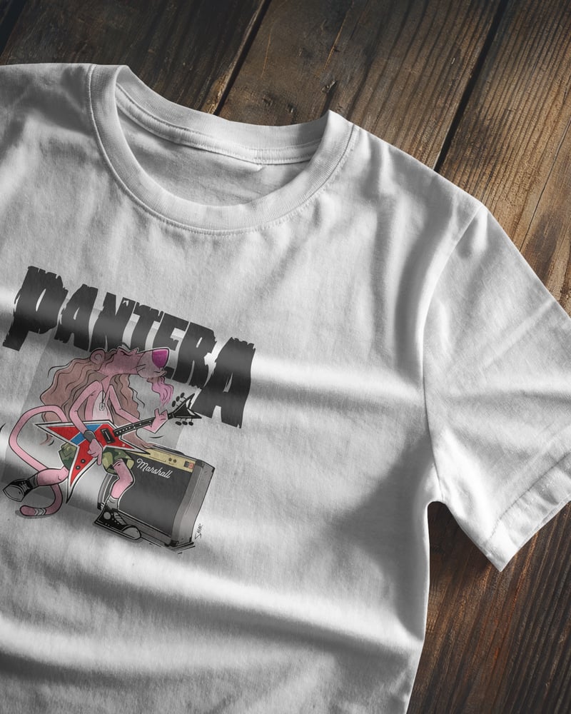 Beyaz regular tişört üzerinde Pantera Pink Panther baskısı, karikatür tarzı, fotoğraf 1/3