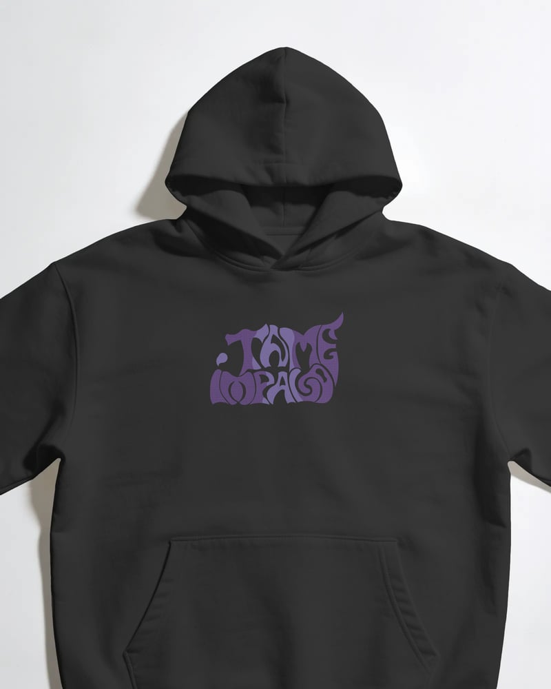 Siyah oversize kapüşonlu sweatshirt üzerinde Tame Impala Logo baskısı, psikedelik tarzı, fotoğraf 1/3