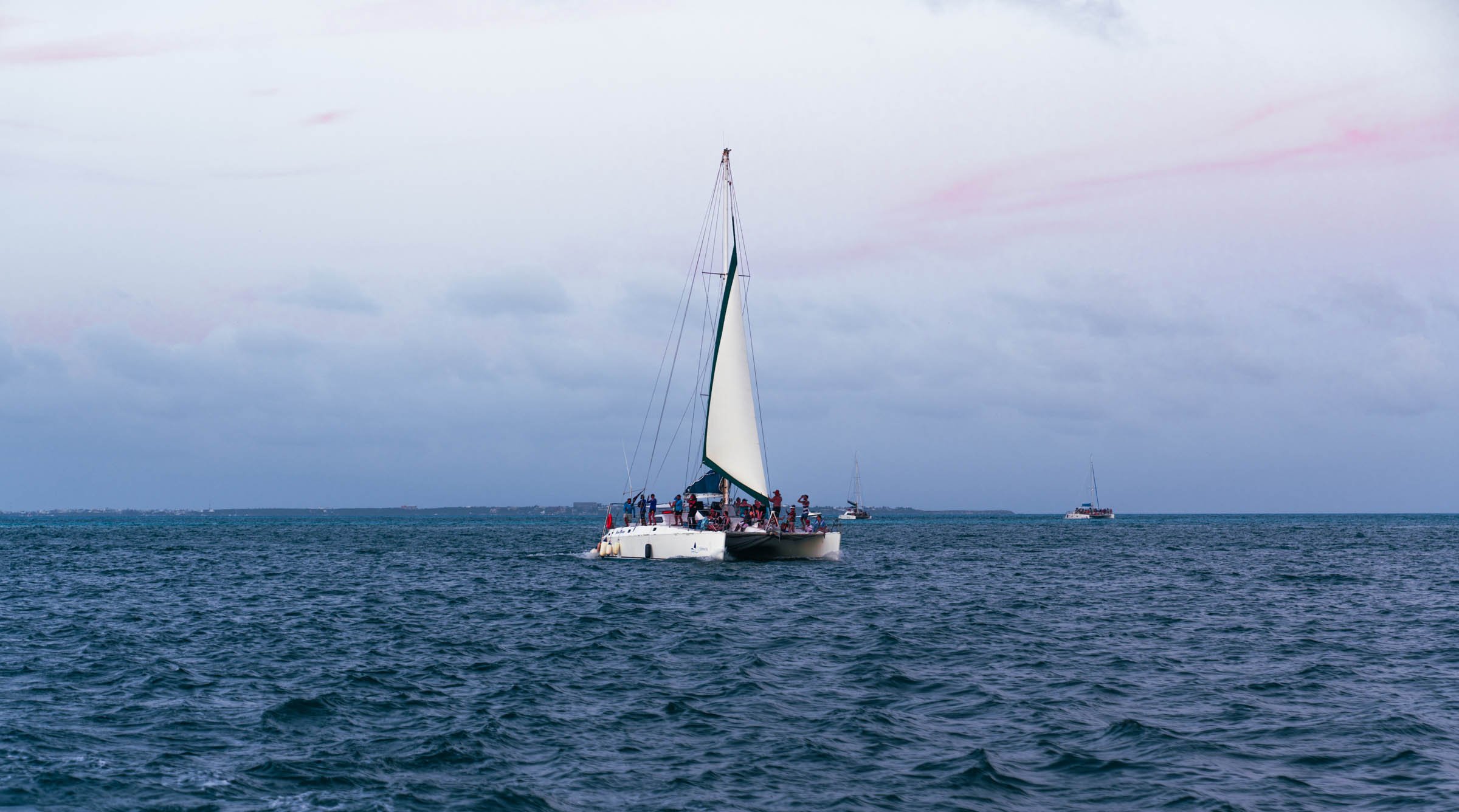 Catamaran to Paradise! Relaxation at Isla de Mujeres. - Big Guy 