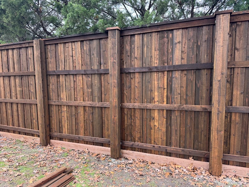 Top Rockwall Fence