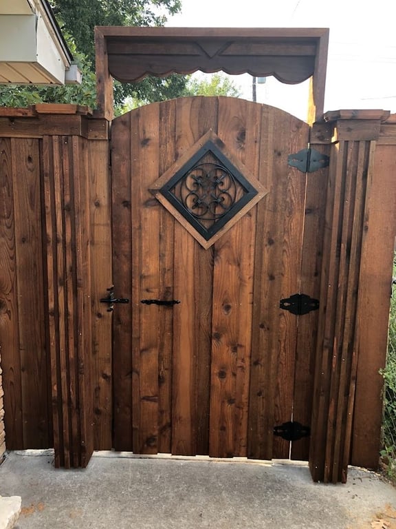 Golden Eagle Fence and Stain