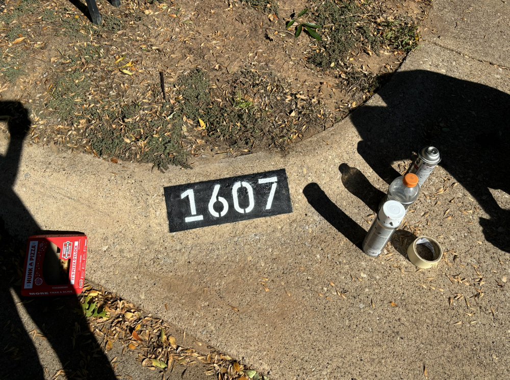 Curb Painting 817