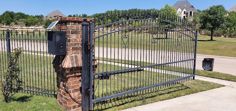 Everlast Gates & Fence