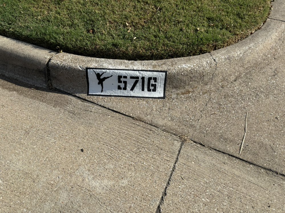 Curb Painting 817