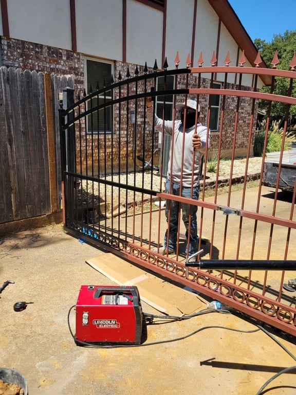Everlast Gates & Fence