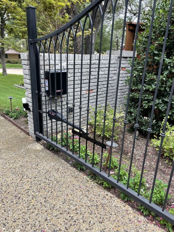 Garrett’s Gates And Garage Doors