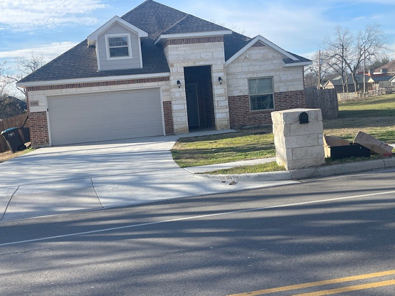 911 Exteriors Roofing and Construction