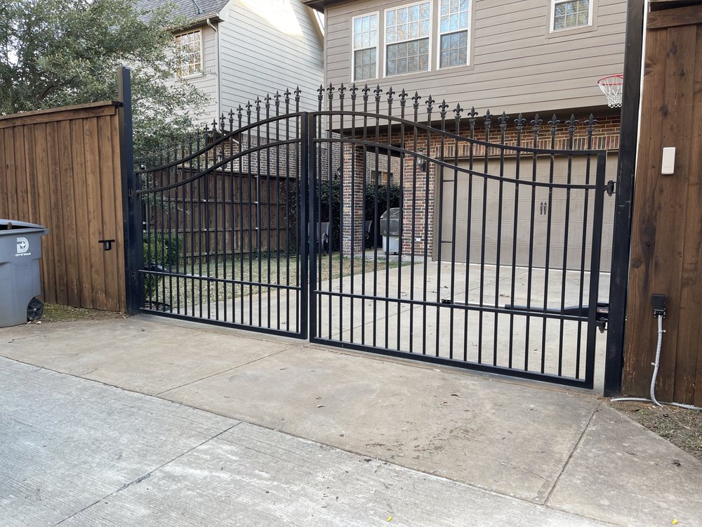 Garrett’s Gates And Garage Doors