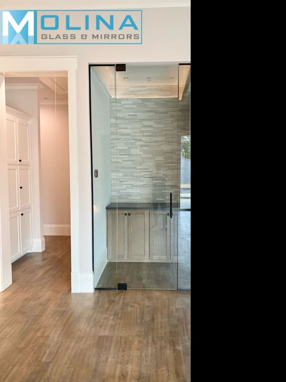 Molina Glass & Mirrors