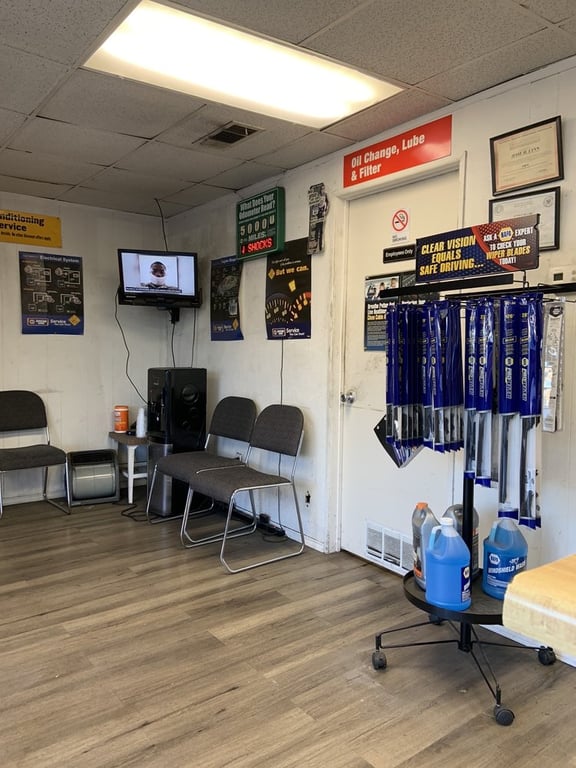 Lynn's Auto Care