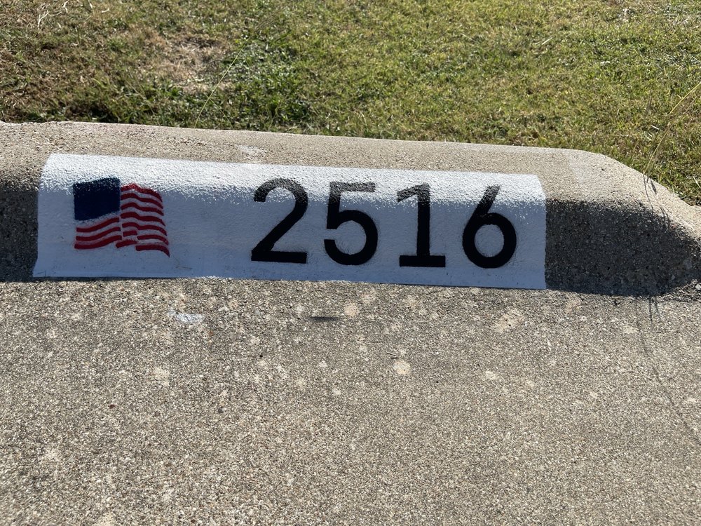 Curb Painting 817