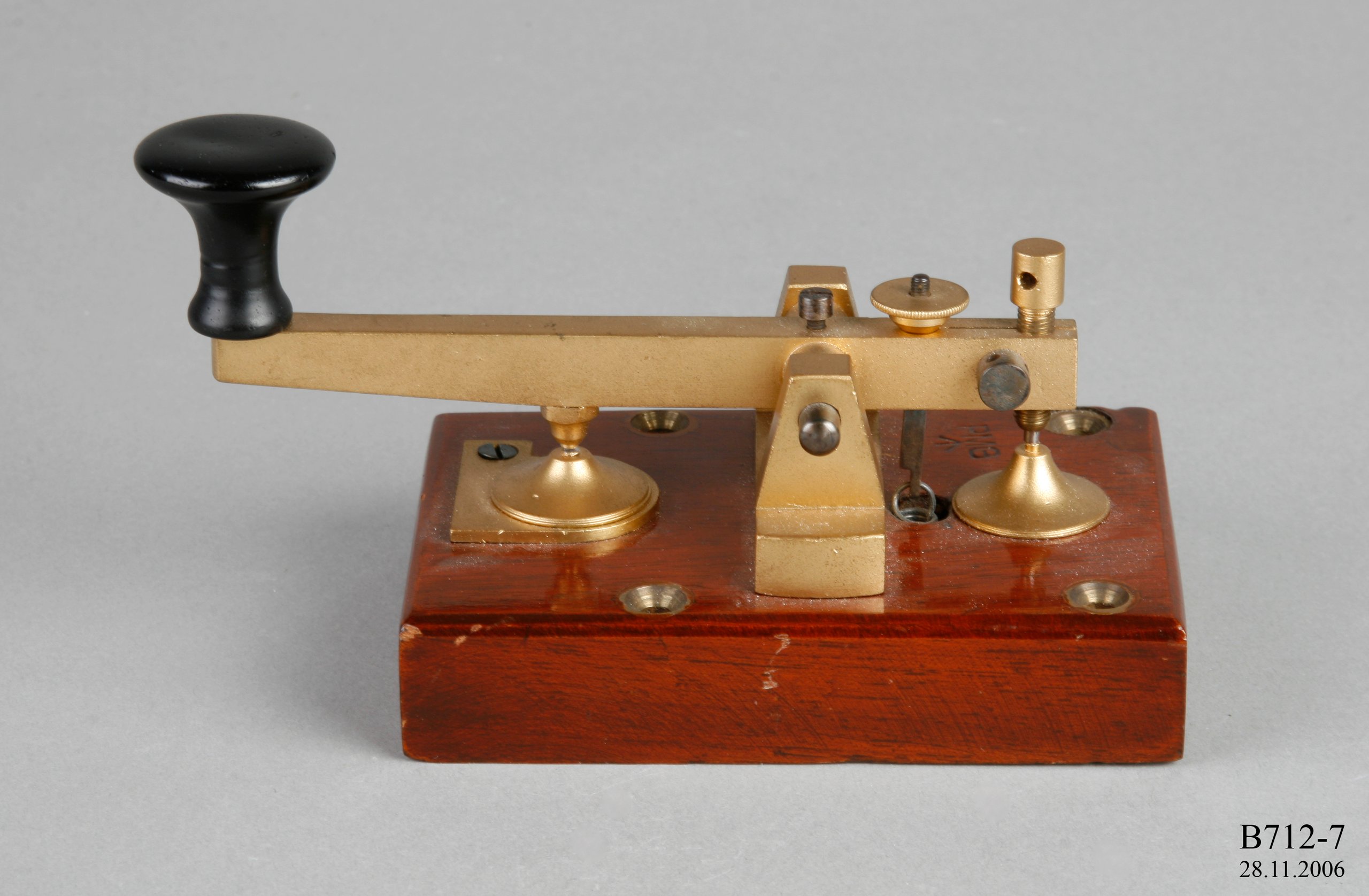 An electric telegraph key
