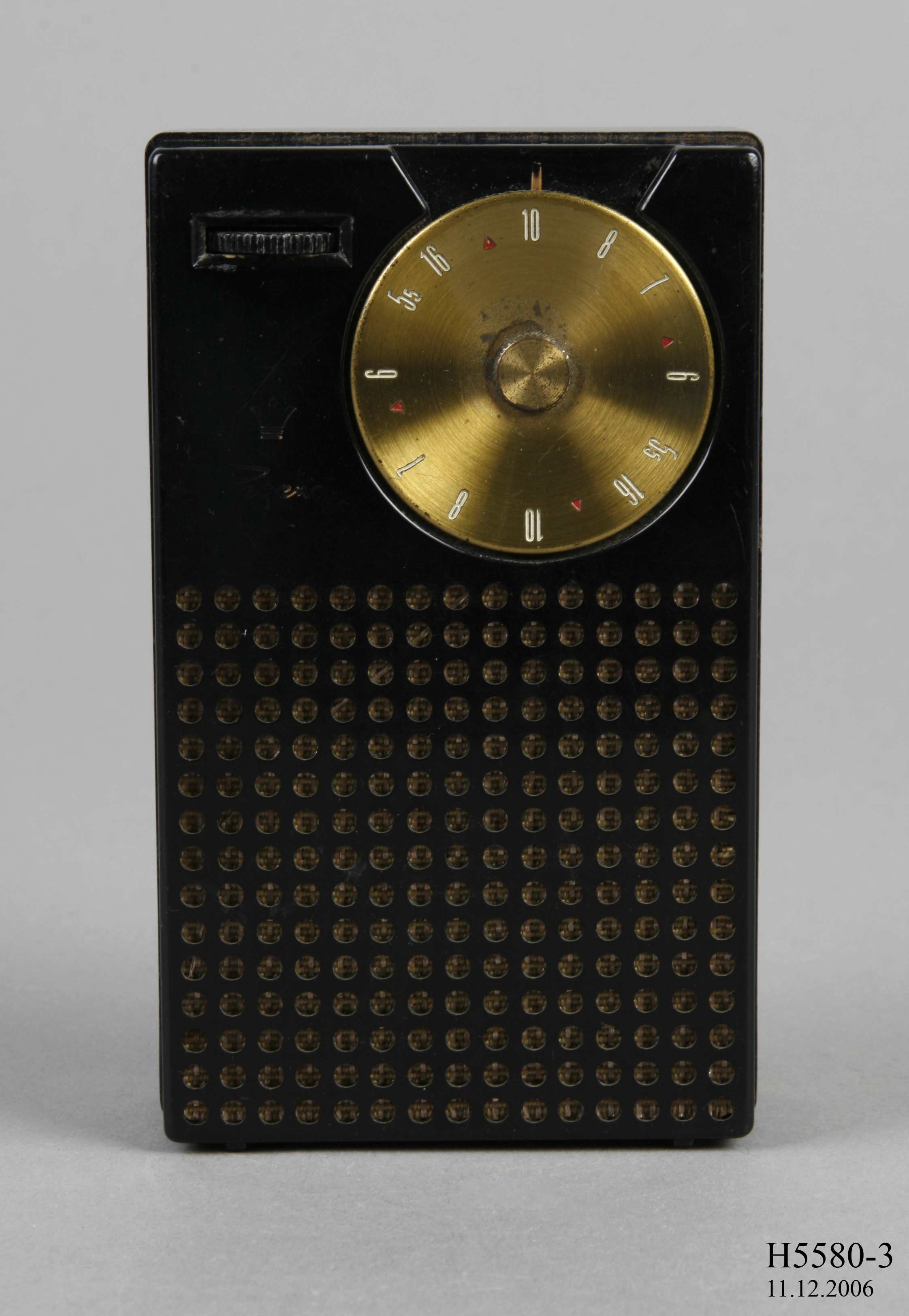 A black Regency transistor radio