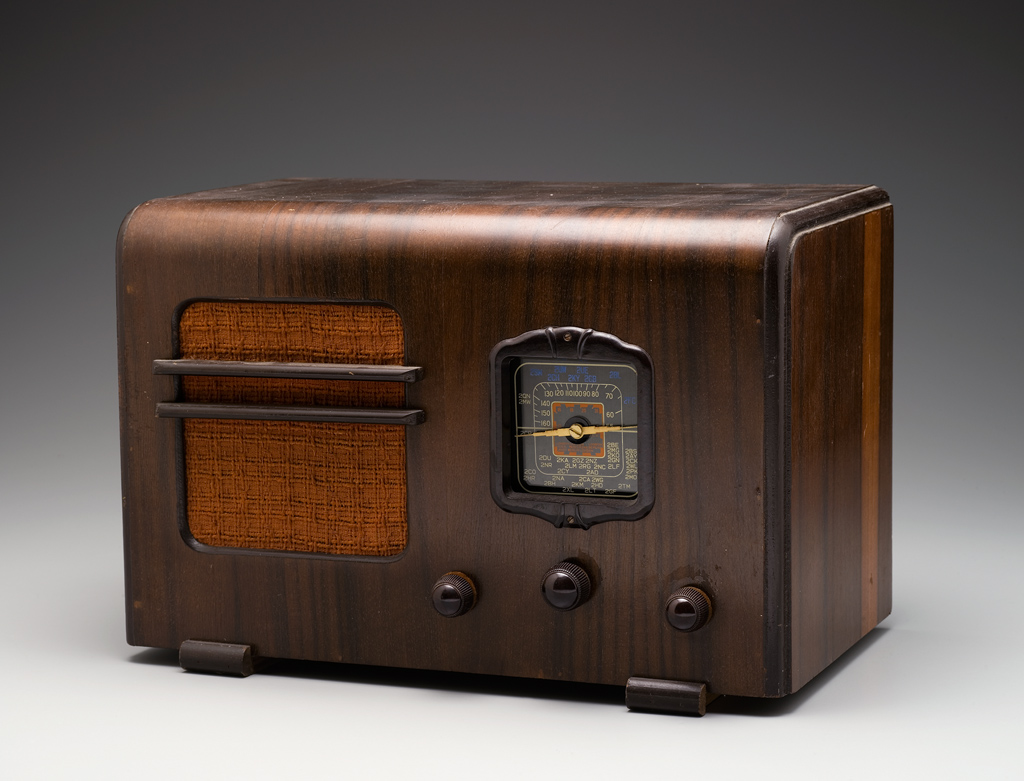 AC table radio