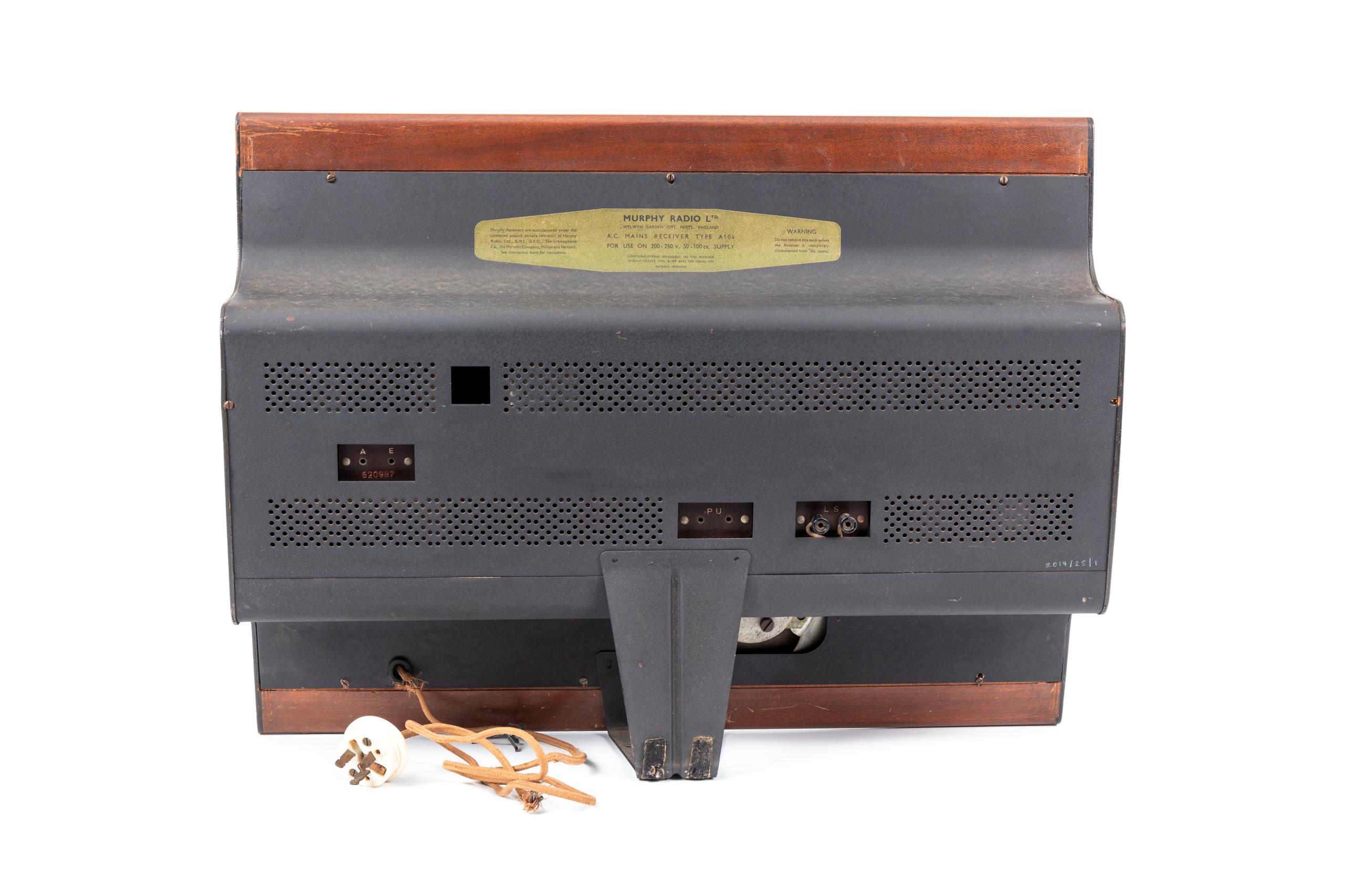 Powerhouse Collection - Murphy A104 radio made in England, 1946