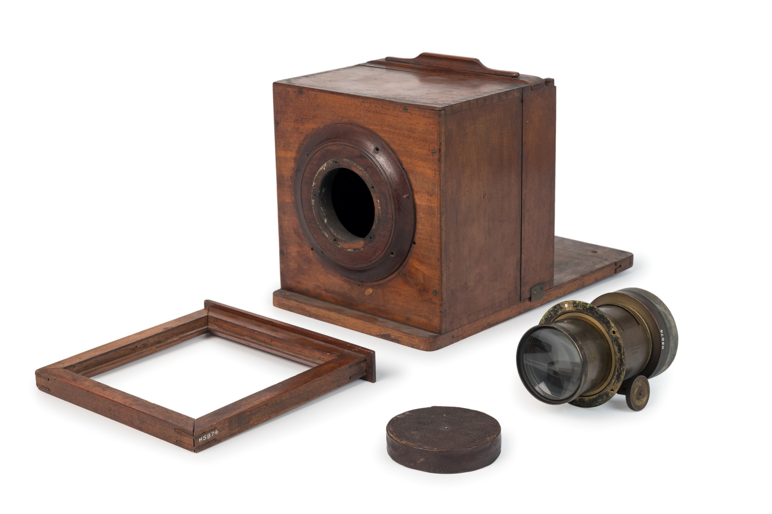 Field camera with lens made by Ross & Co