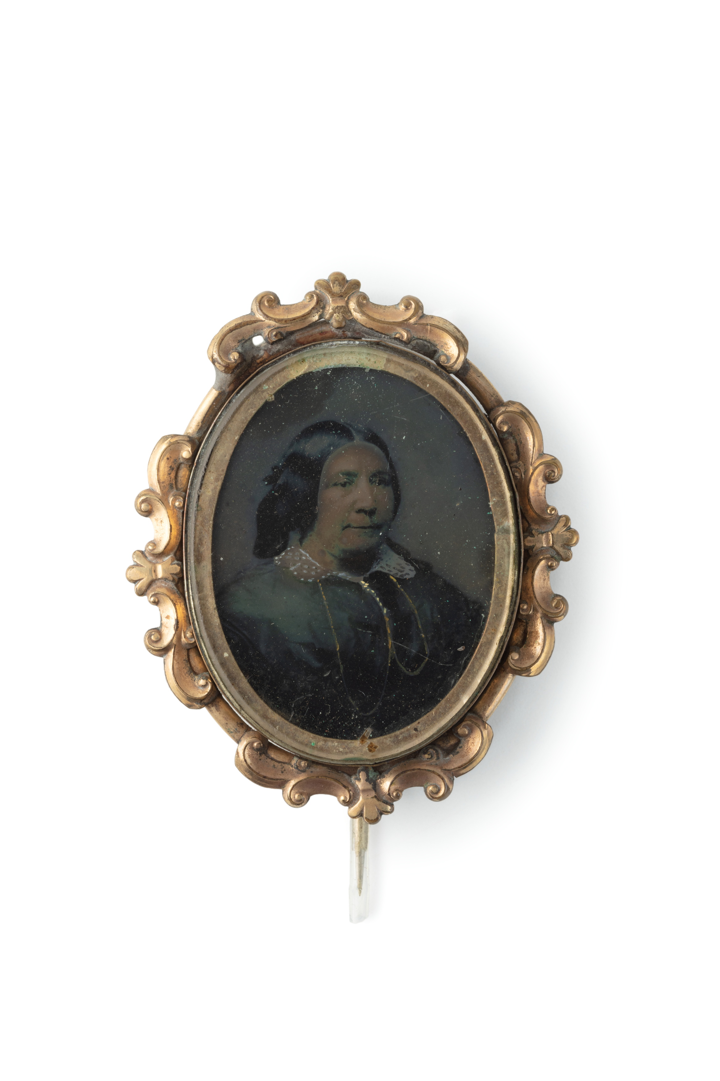 Brooch containing ambrotype studio portrait of a woman