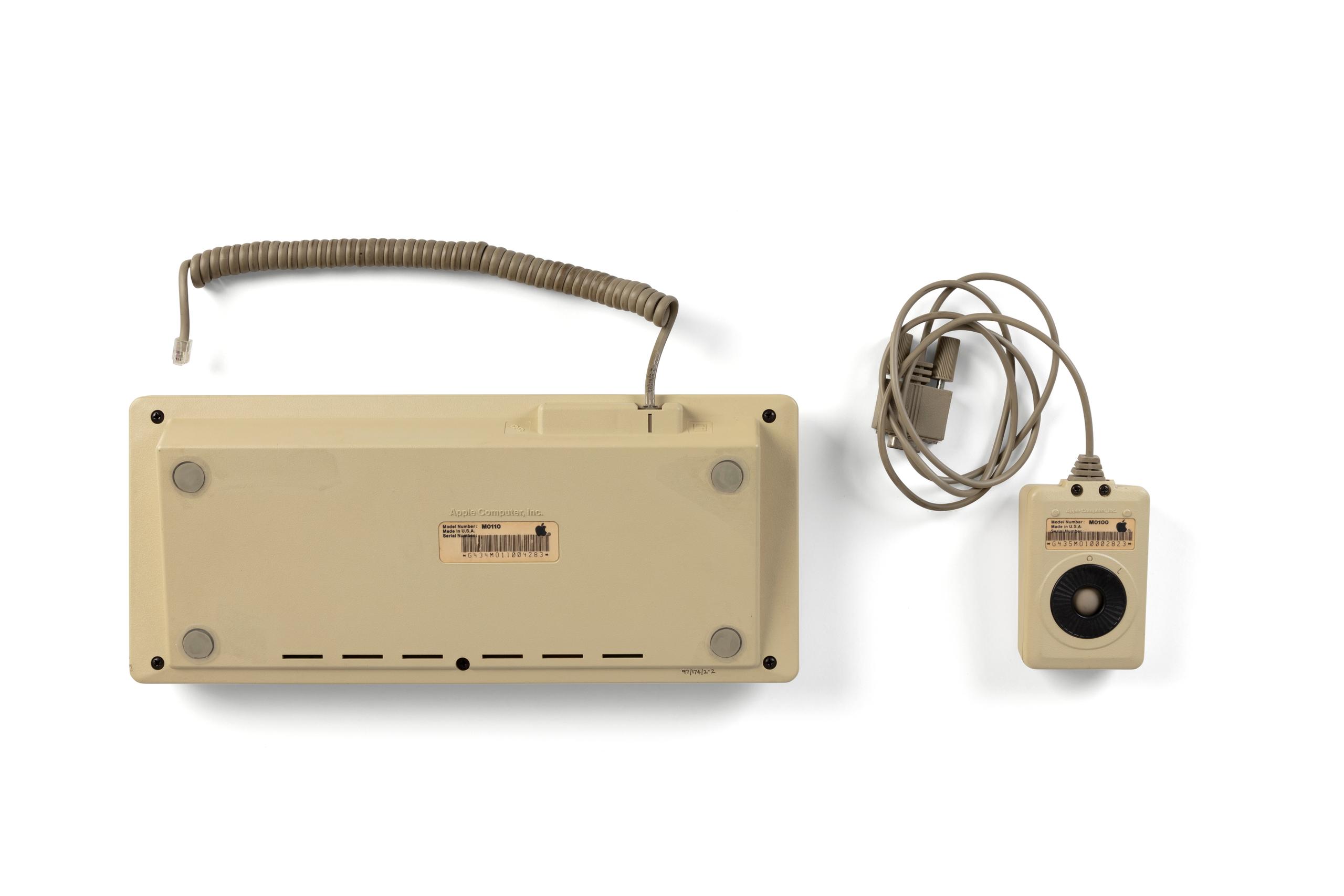 Apple　PowerPC Powerhouse Collection - Apple Macintosh 128 computer, 1984