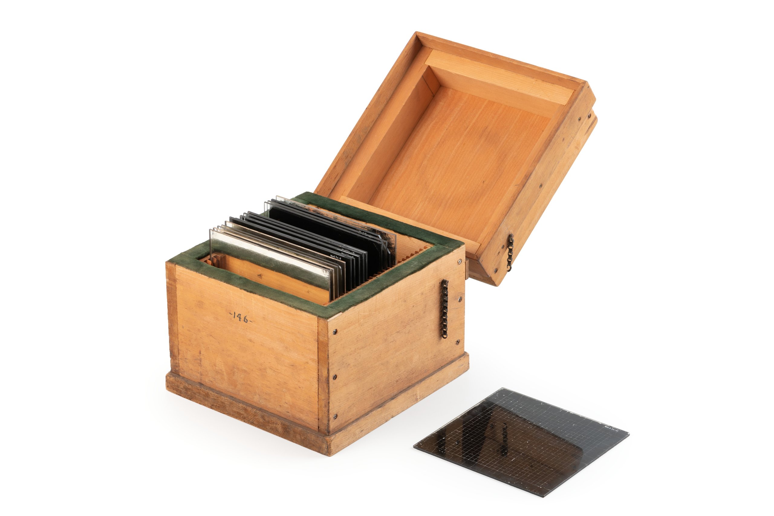 15 Reseaux plates for measuring astronomical photographs in wooden case