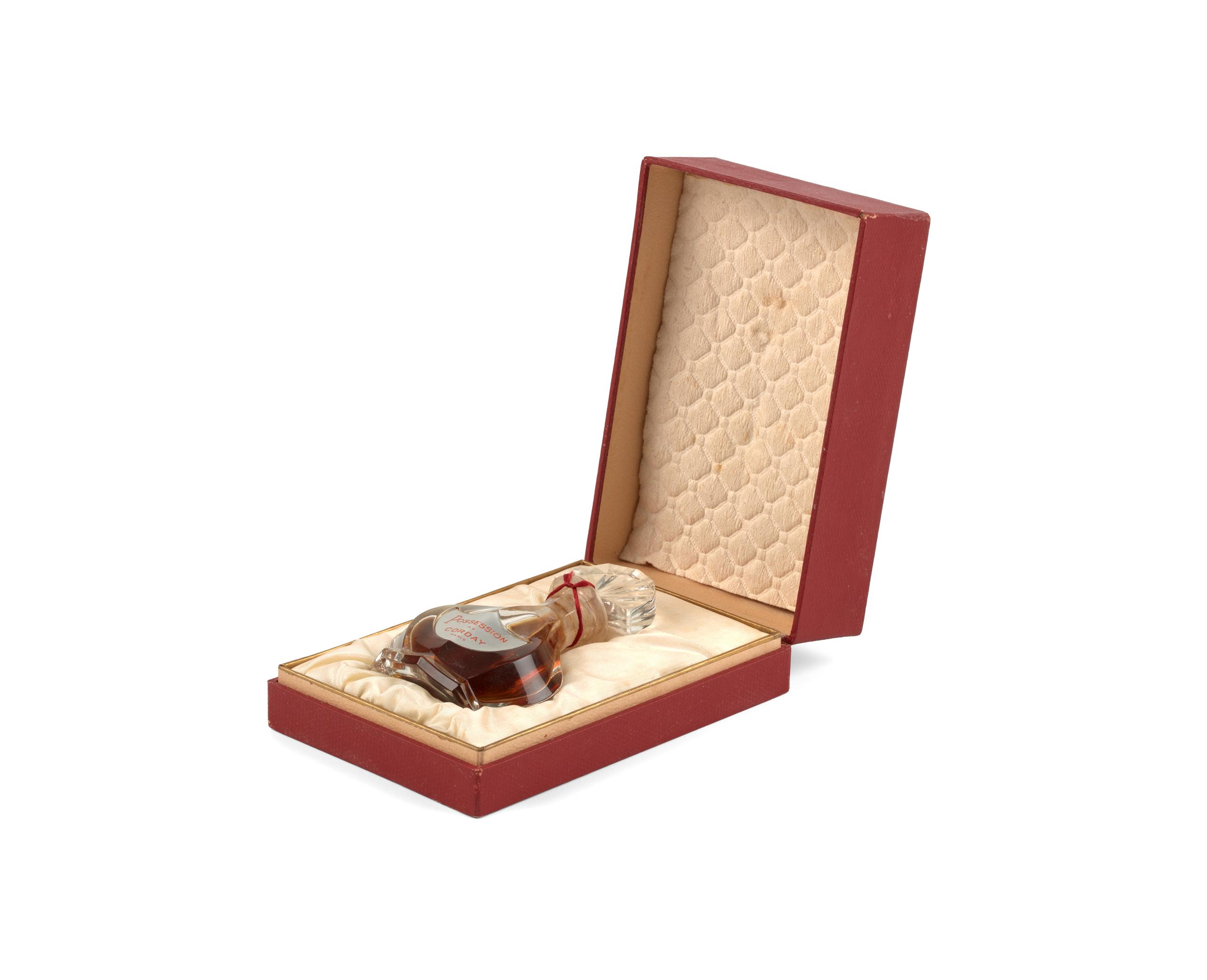 Powerhouse Collection - ⁨Bottle and box of Possession de Corday