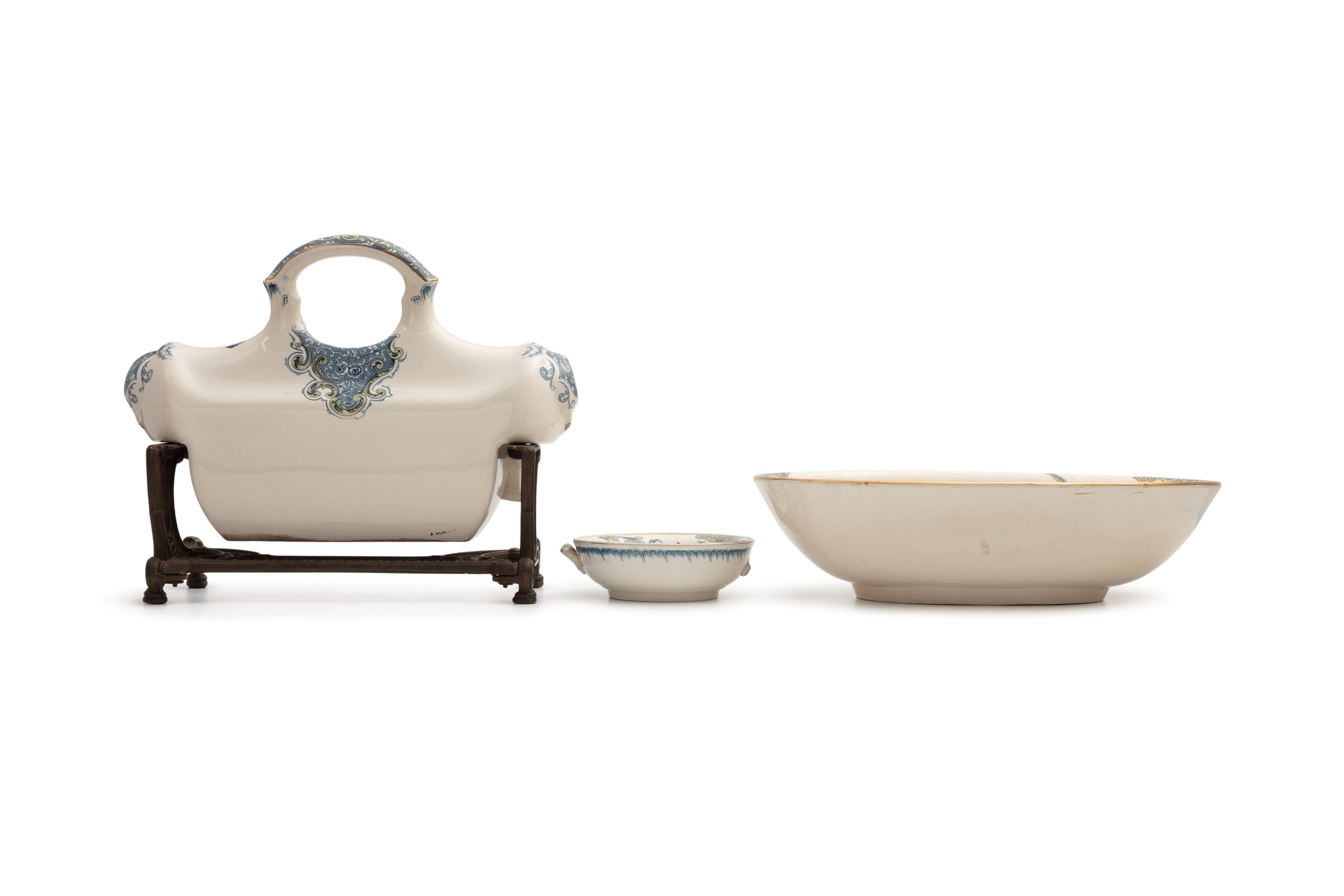 'Royles Patent Toilet Aquarius' set made by Royal Doulton