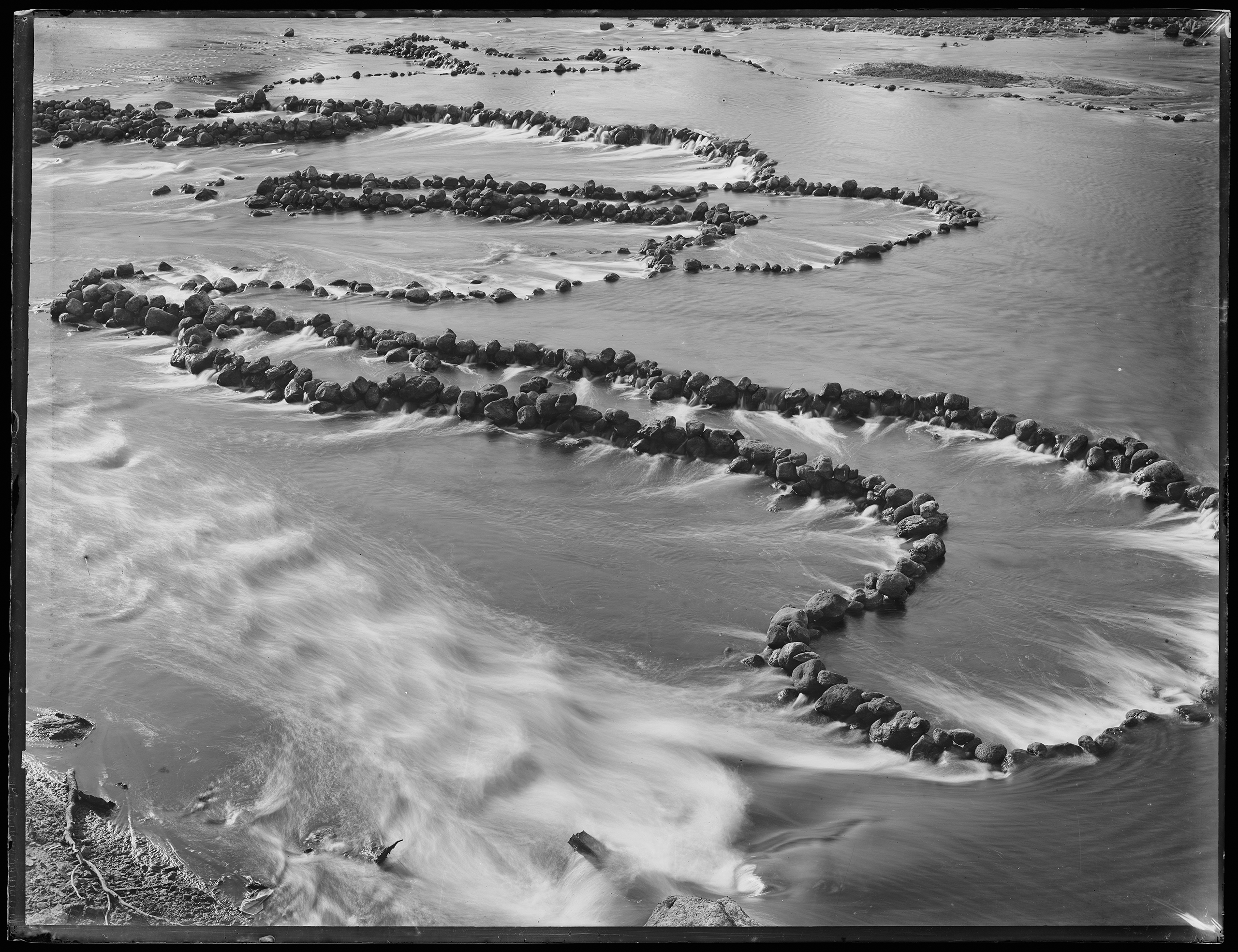 Glass plate negative, 'Aboriginal fisheries, Darling River', part of the Tyrrell collection