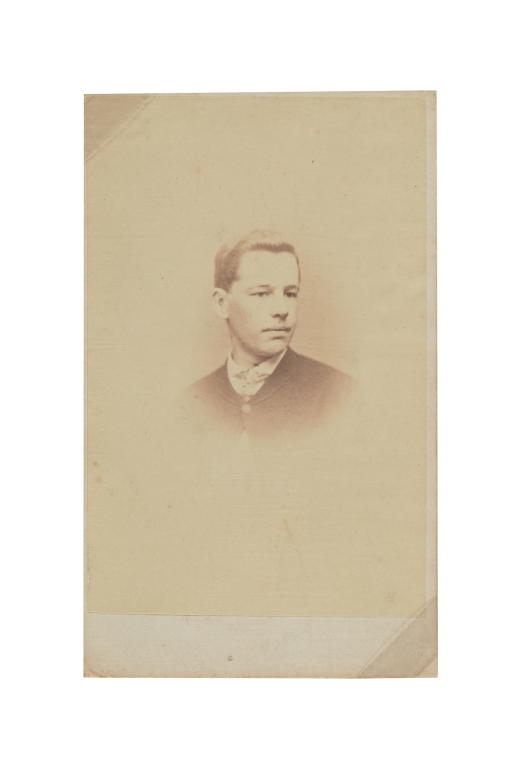 Photograph of Ralph Hargrave