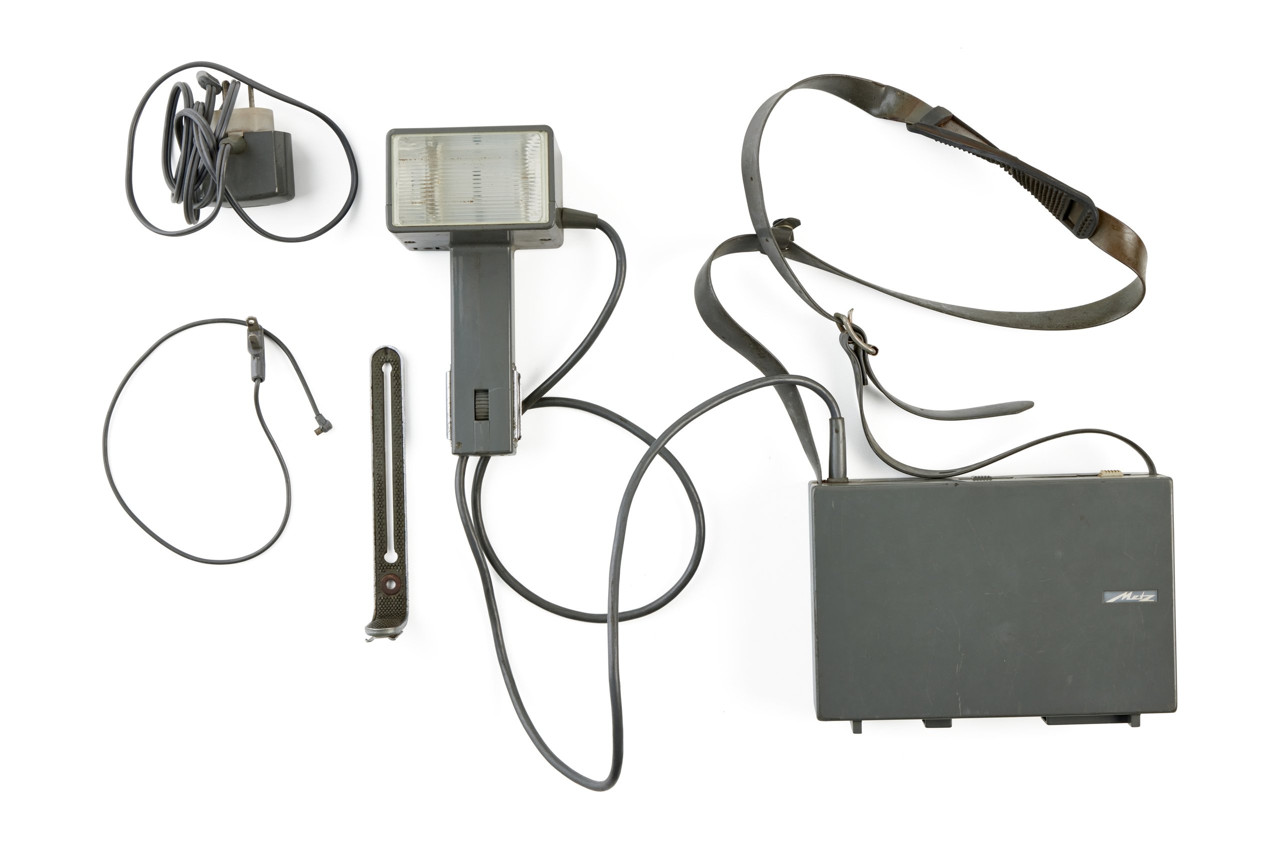 'Mecablitz 502' flash gun and accessories