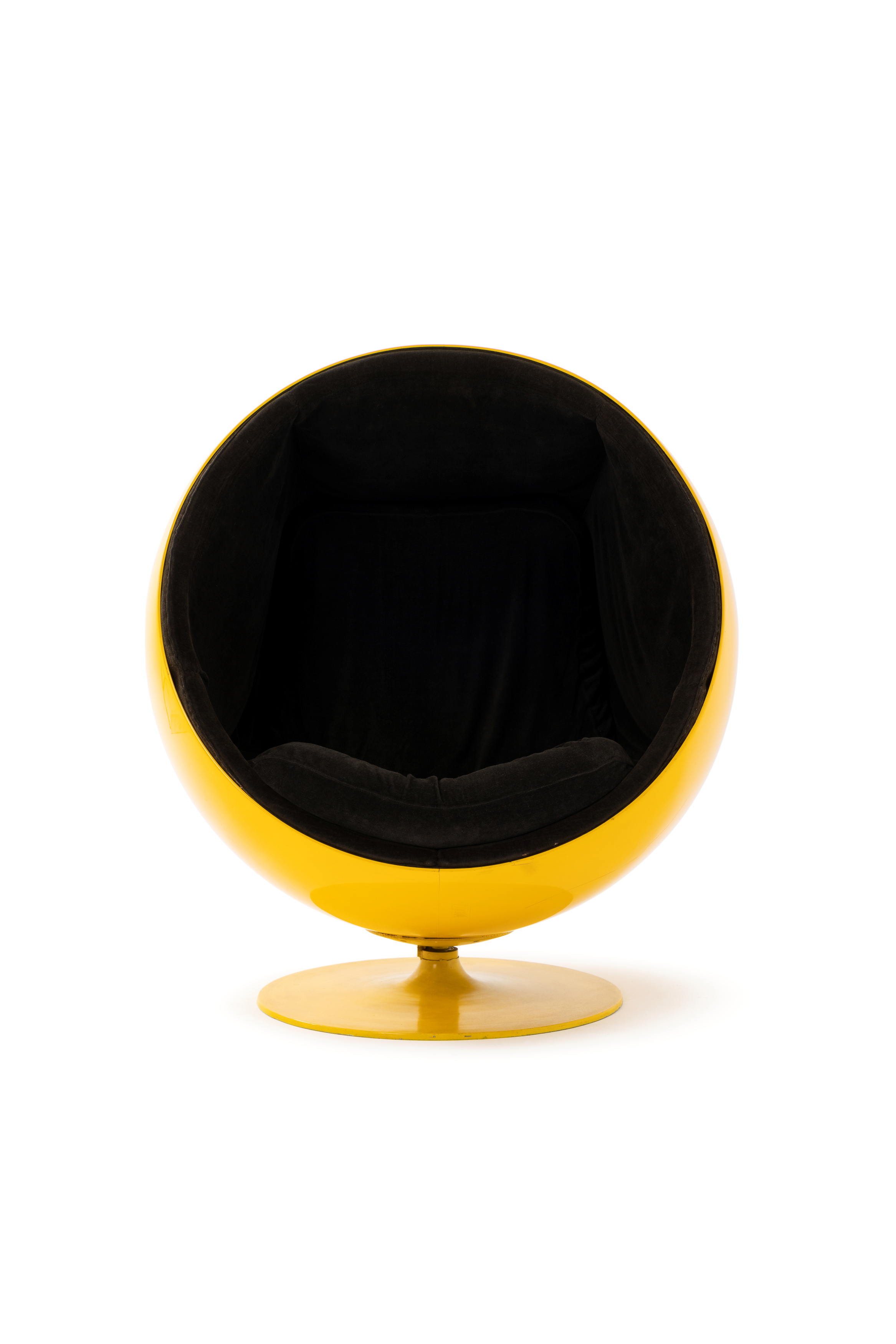 'Globe' armchair designed by Eero Aarnio