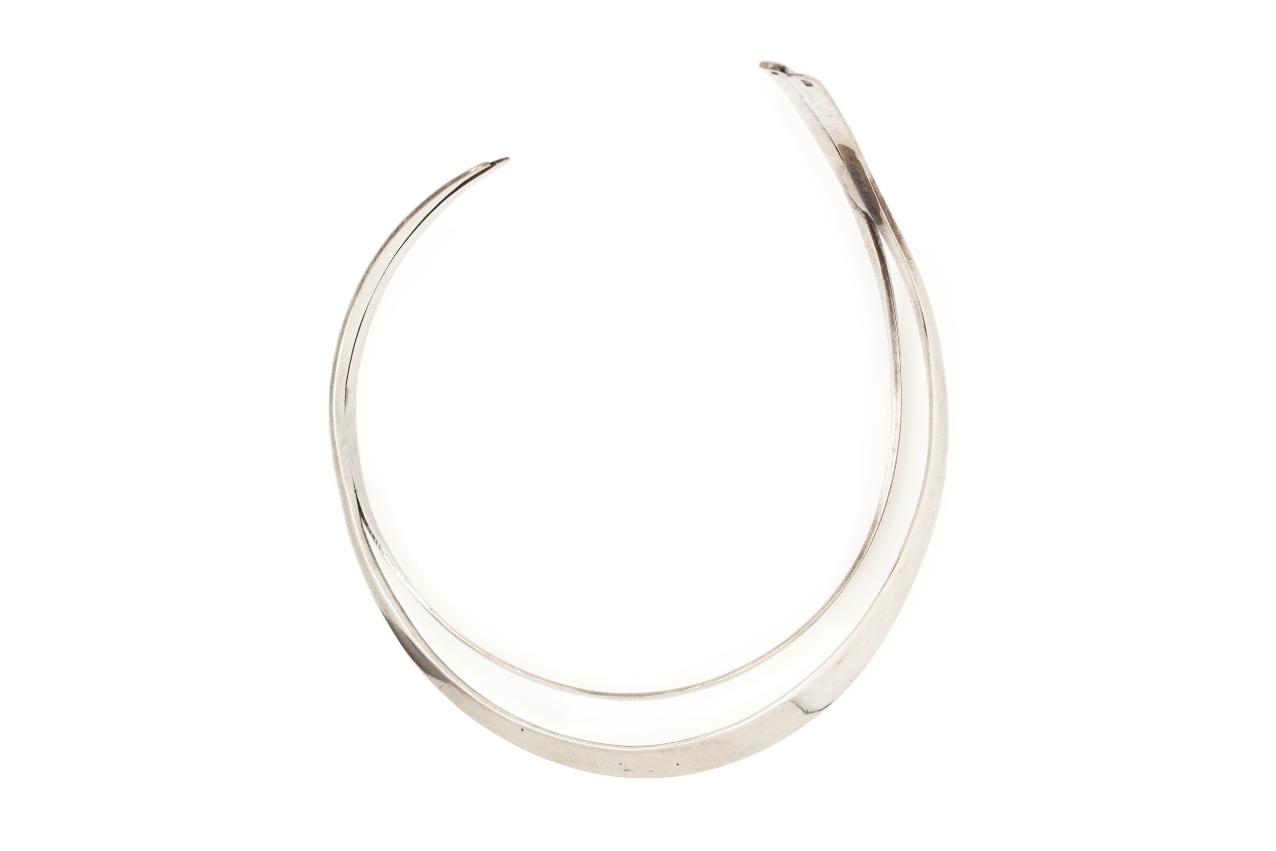 Silver neckring made by Darani Lewers and Helge Larsen