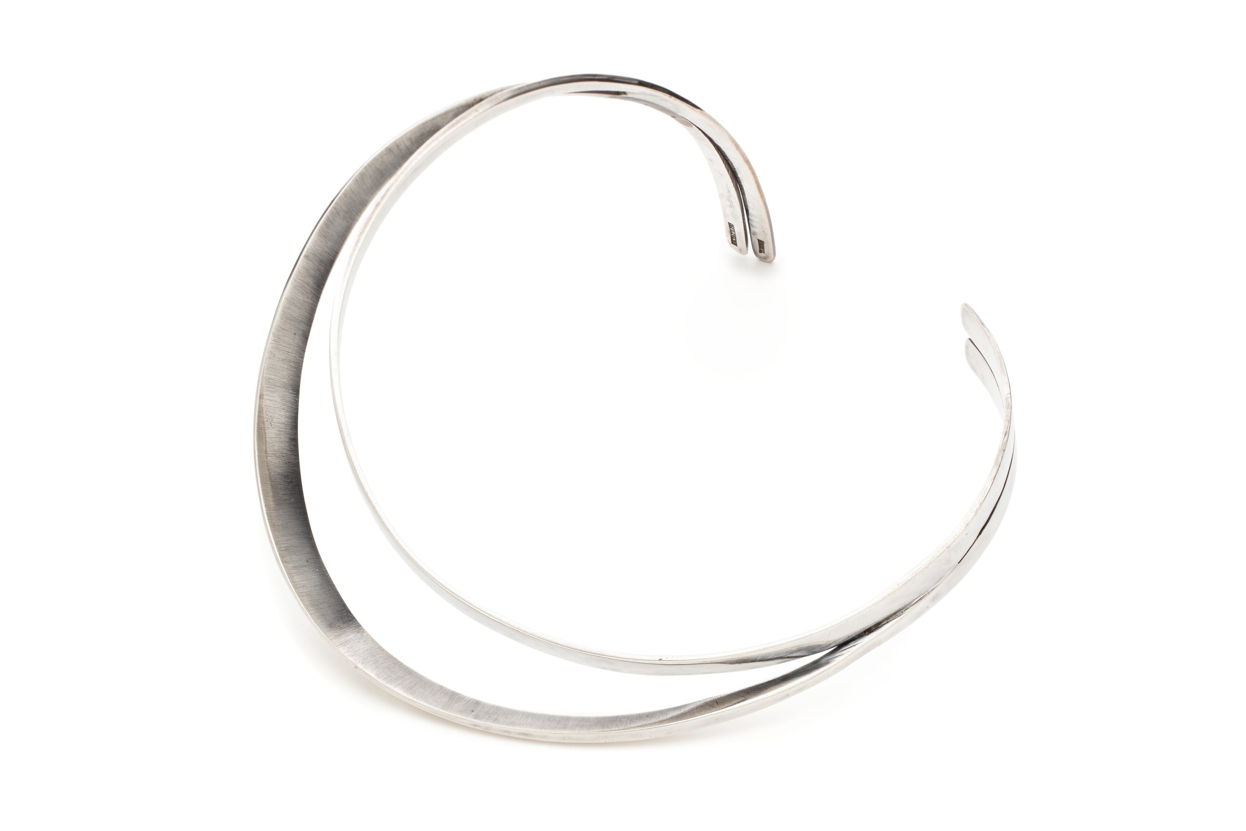 Silver neckring made by Darani Lewers and Helge Larsen