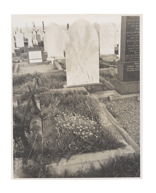 Photograph of Lawrence Hargrave's grave at Waverley Cemetery