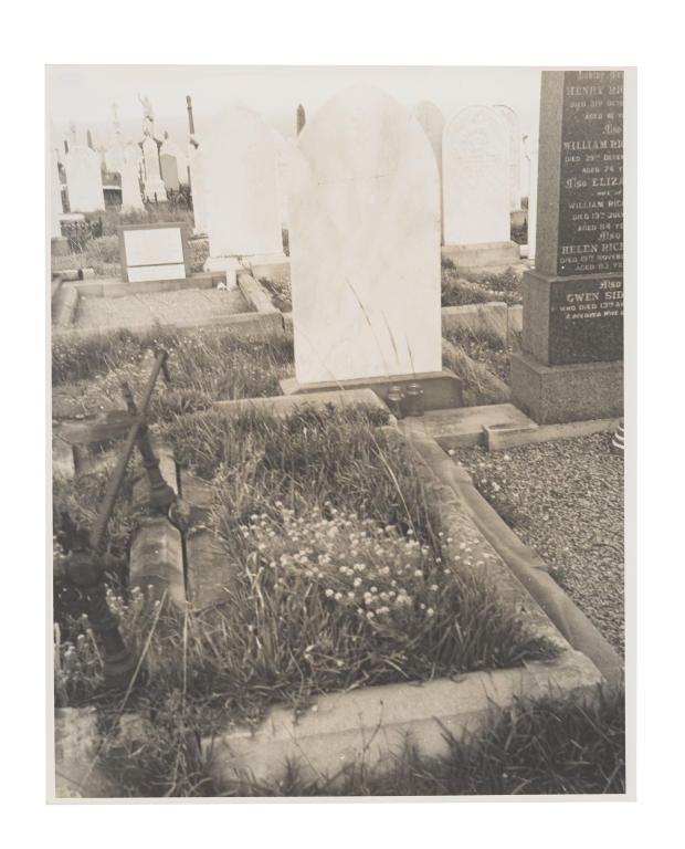 Photograph of Lawrence Hargrave's grave at Waverley Cemetery