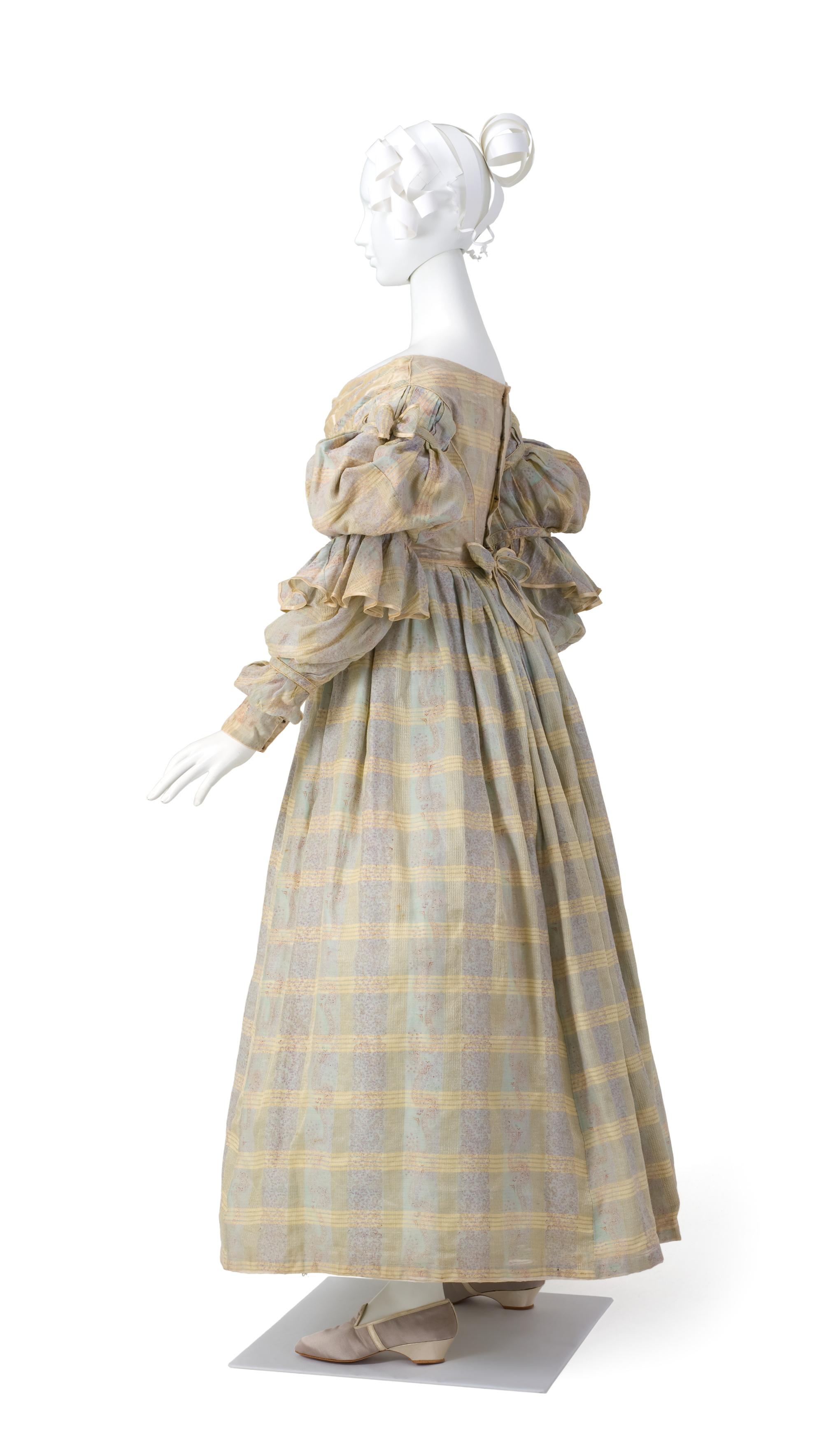 white christmas dresses Traditional Costume In Silk Fabrics