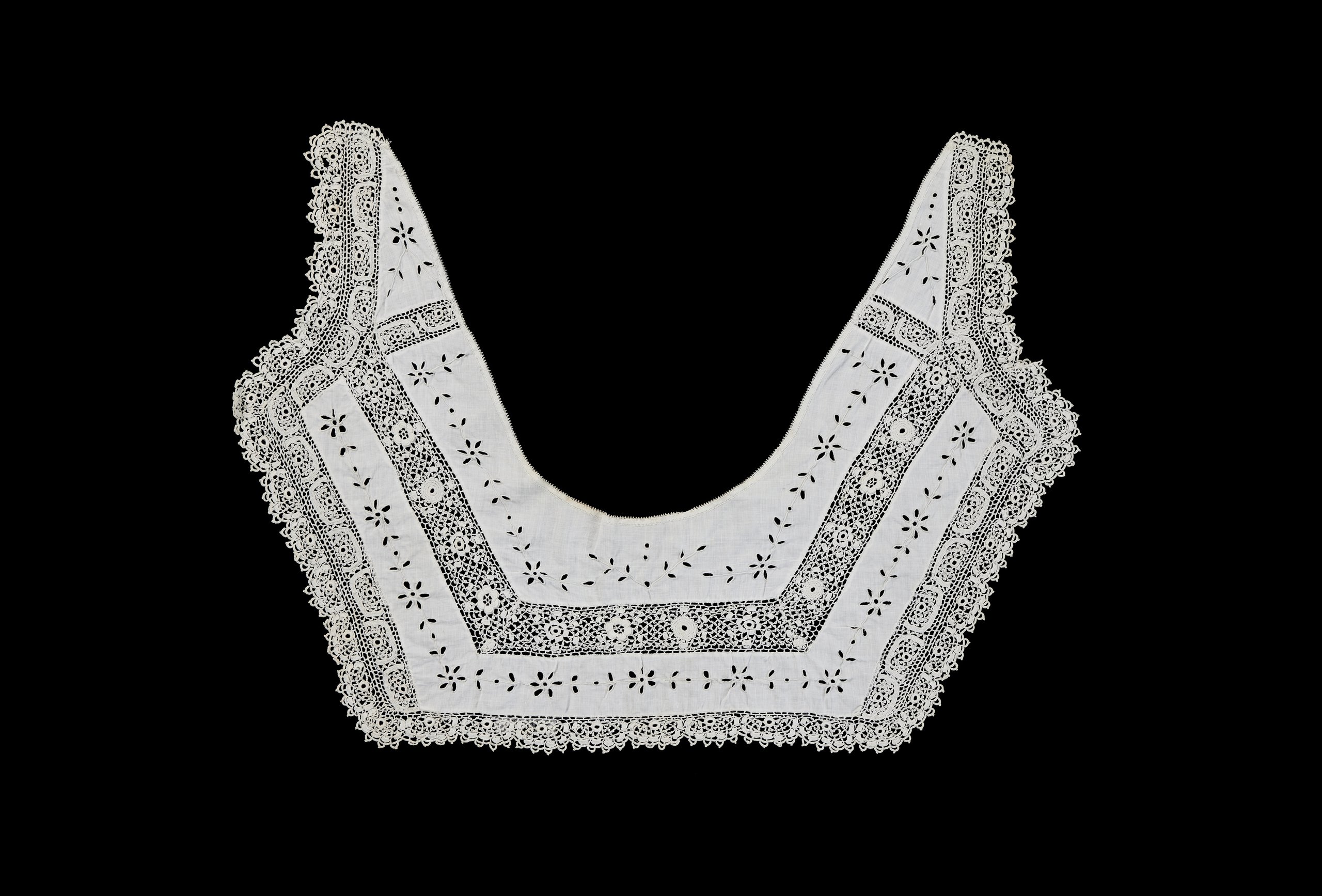 Powerhouse Collection - Lace collar by Edith Mary Lester