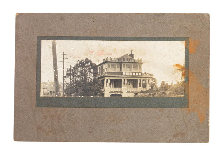 Photograph of exterior of house designed by Sidney Warden