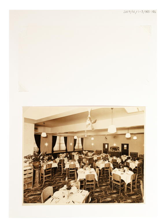 Photograph of New Brighton Hotel dining room, Kiama by Phil Ward