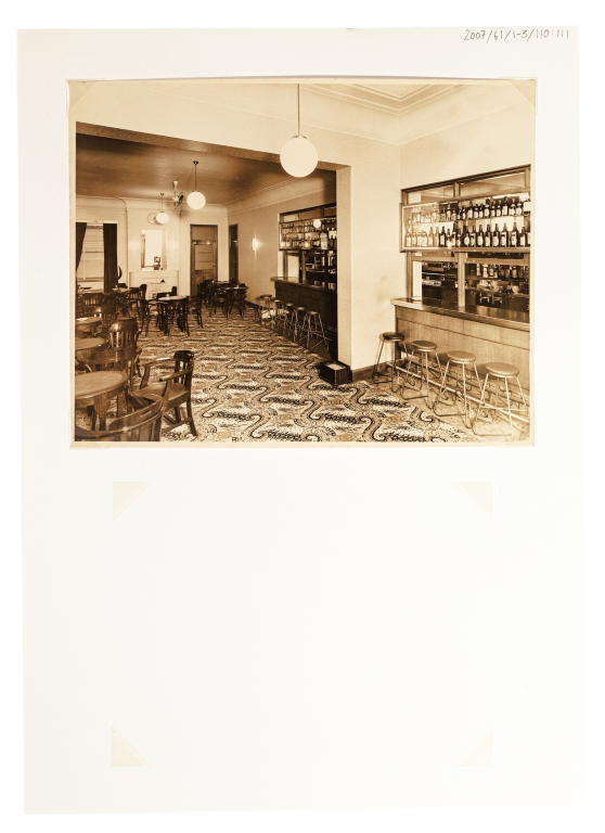 Photograph of New Brighton Hotel interior, Kiama by Phil Ward