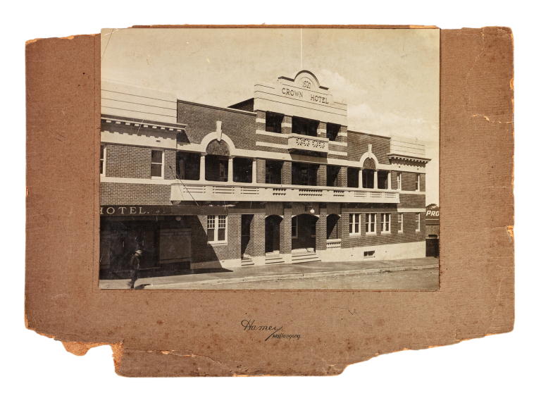 Photograph of Crown Hotel exterior, Wollongong by Hamey Photographers